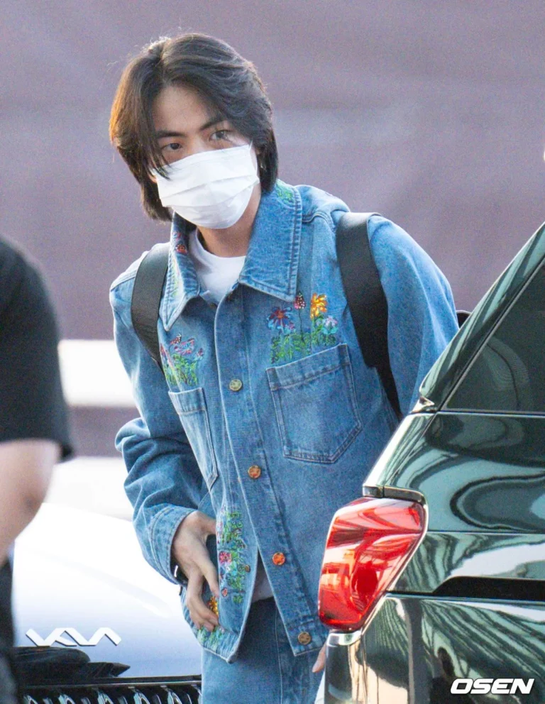 Netizens talk about BTS Jin's departure pictures today