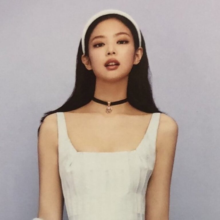 How come BLACKPINK Jennie’s shoulders are so square? – Pannkpop