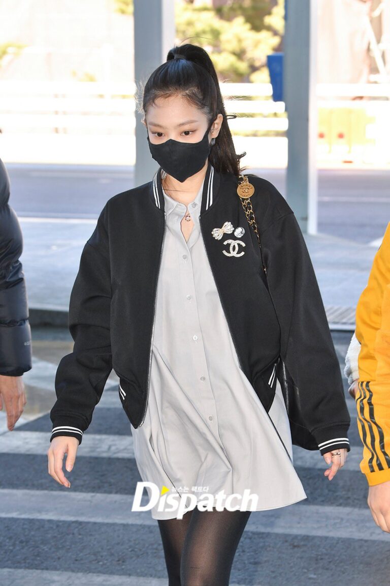 Netizens are divided over Jennie's pictures on her way to Paris