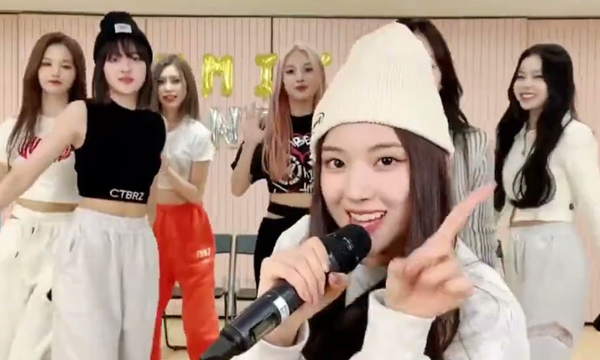 Netizens were shocked after watching NMIXX sing 'O.O' live on VLive