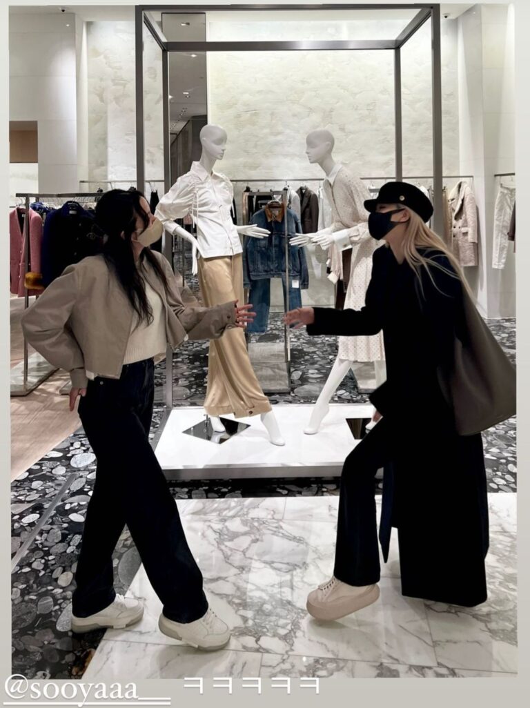Rosé and Jisoo imitate mannequins and netizens fall in love with them