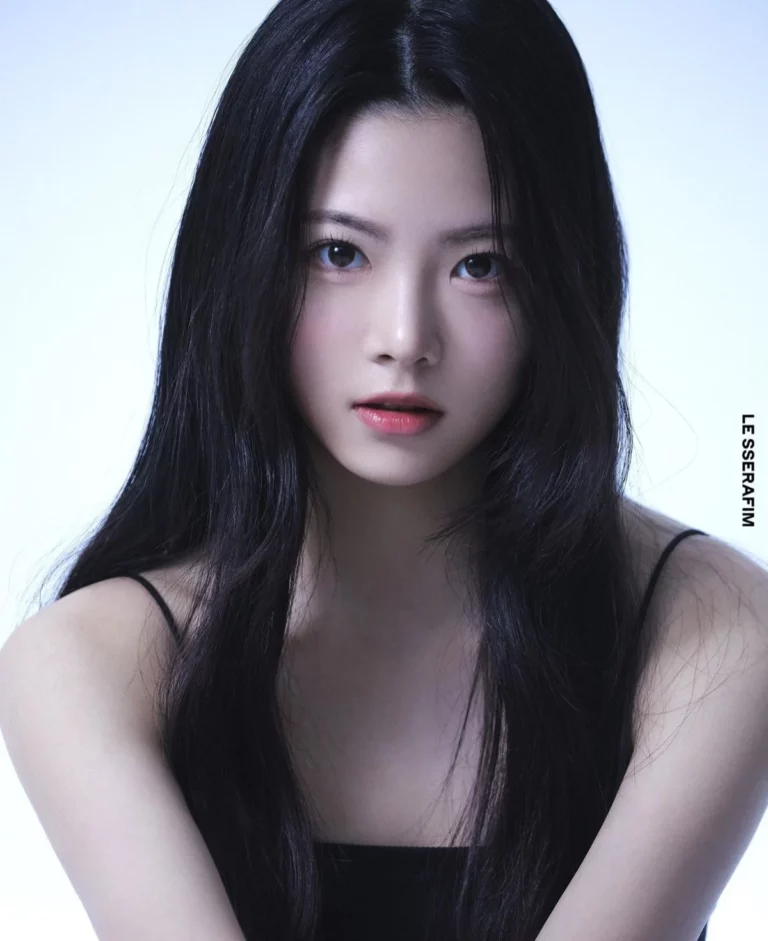 Netizens talk about LE SSERAFIM's next member 'Hong Eunchae'
