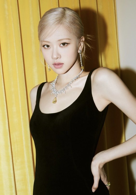 BLACKPINK Rosé shocks netizens with her beauty in recent photoshoot