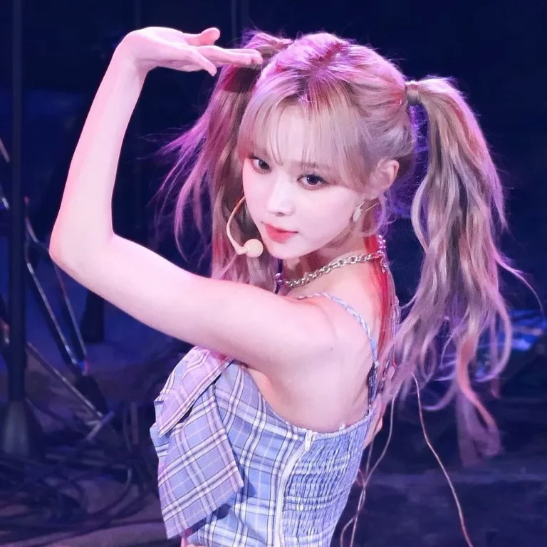 Aespa Winter looks legendary with pigtails at Hanyang university festival