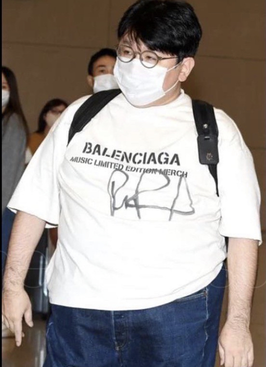 Netizens are shocked by Bang Si Hyuk's recent whereabouts
