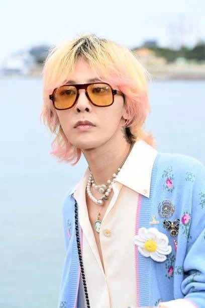 "He looks like a Japanese ajusshi" G-Dragon at Chanel fashion show today
