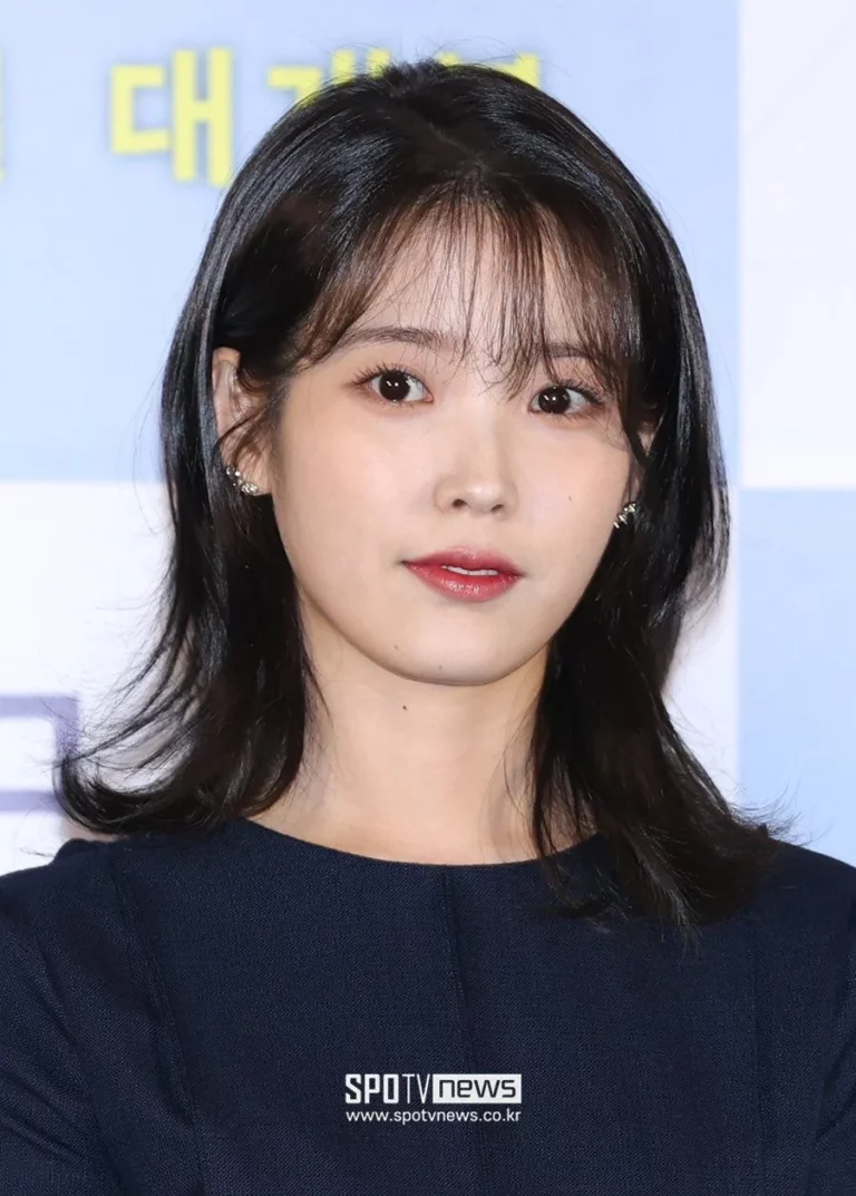 IU who seems to have mature vibes today