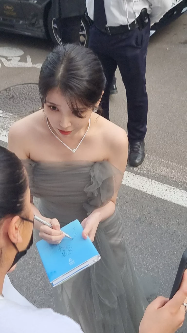 Netizens are shocked by IU on the Cannes red carpet