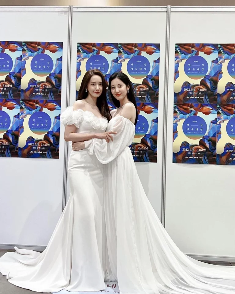 SNSD Yoona and Seohyun shock netizens with their pictures at the Baeksang Arts Awards