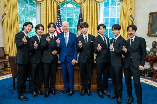 "I totally agree with BTS' military exemption" Netizens on Naver talk about BTS meeting the US President at the White House