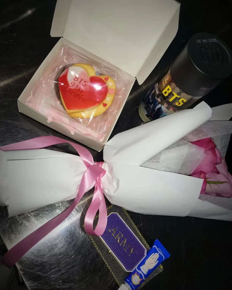 BTS gave gifts to fans who went to Music Bank