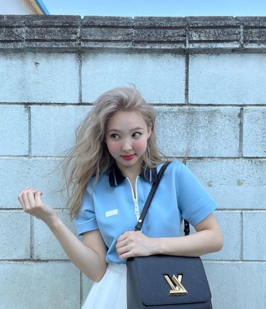 Netizens are confused by Nayeon's bleached hair and makeup