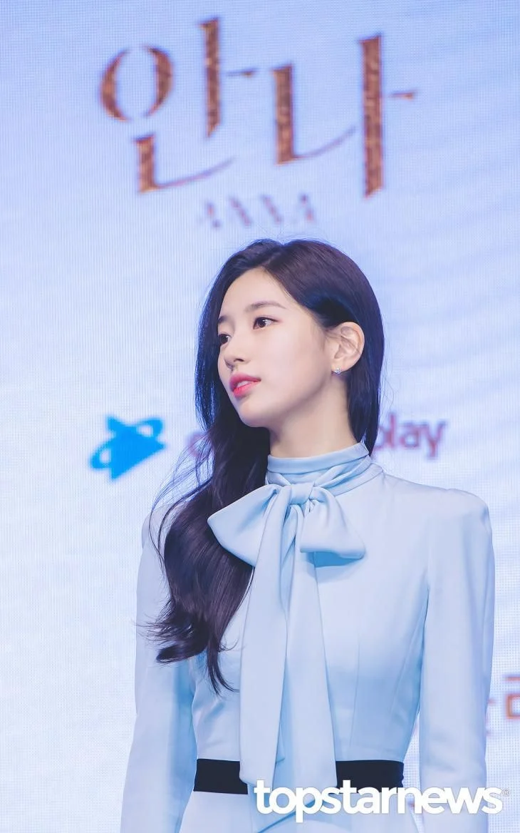 The dress that Suzy wore at the press conference for 'Anna' today