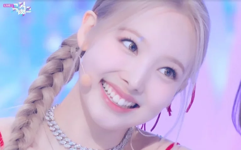 The first stage of TWICE Nayeon's solo debut title song 'POP!'