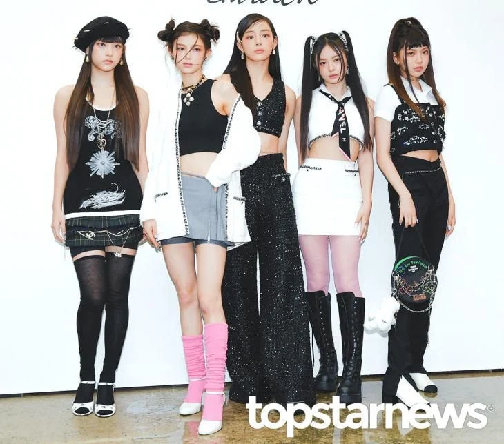Article pictures of NewJeans who attended their first official schedule after debut