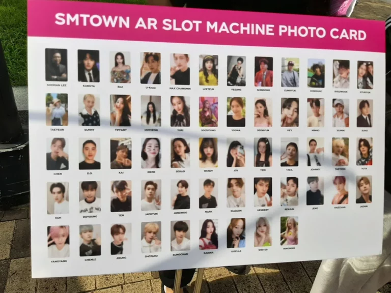 Netizens are confused by Lee Soo Man's photocard at 'SMTOWN Live' in Suwon