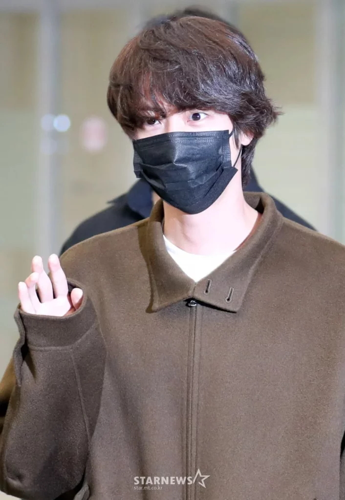 10+ Times BTS's Jin Transformed The Airport Into His Own Personal Runway -  Koreaboo