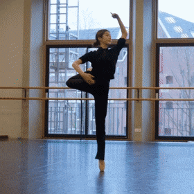 Netizens are shocked after seeing LE SSERAFIM Kazuha practicing ballet