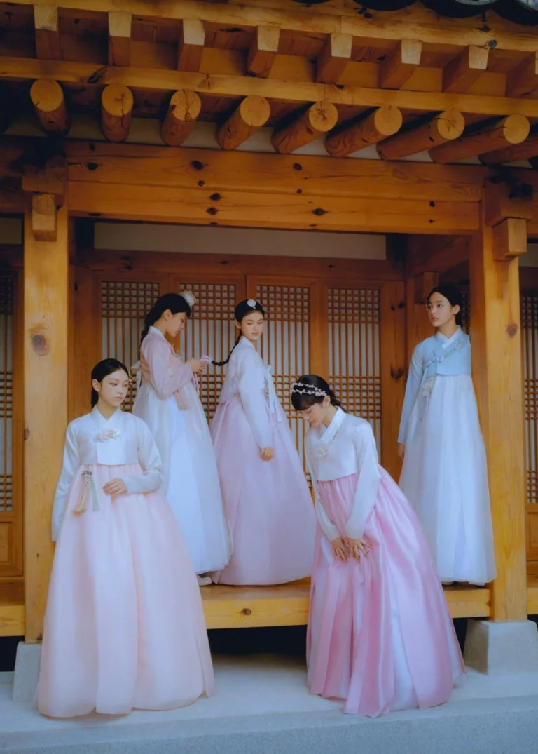 What netizens say about NewJeans' Hanbok individual and group photos