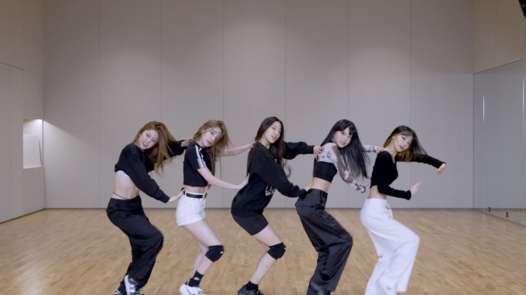 LE SSERAFIM's choreography is the most synchronized among 4th generation idols