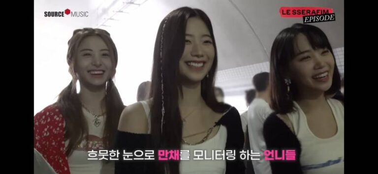 Look at the unnies' reactions while filming LE SSERAFIM's maknae