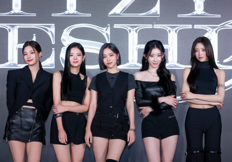 ITZY stuns netizens with their visuals at their comeback showcase