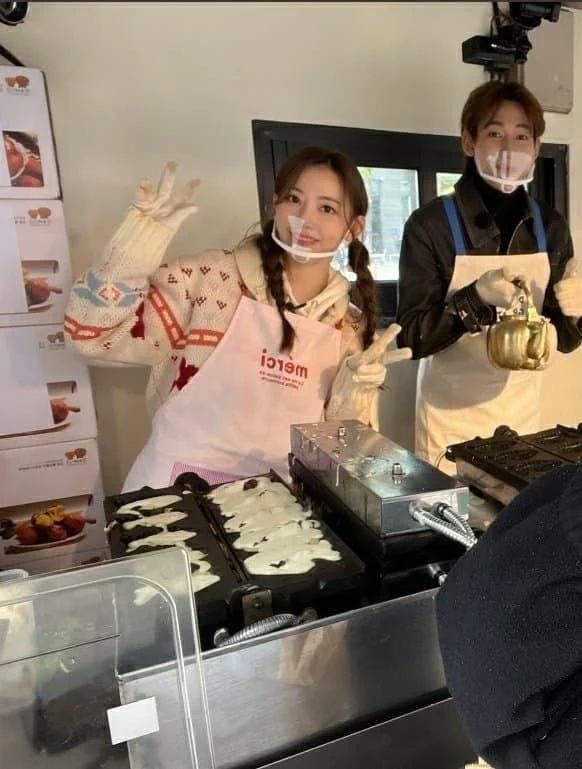 LE SSERAFIM Sakura was spotted selling bungeoppang with BamBam at Gangnam station
