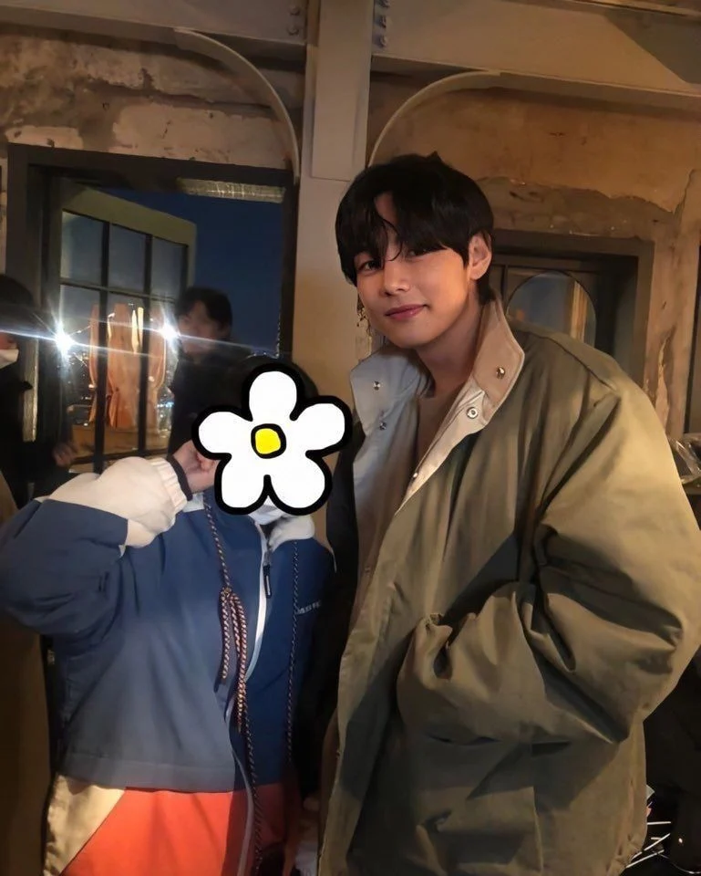 The pictures that show BTS V's height in real life