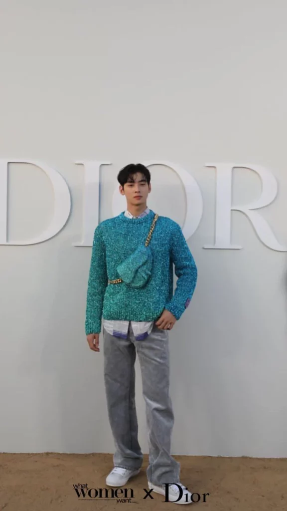 ASTRO's Cha Eun Woo Poses With Naomi Campbell, Robert Pattinson, And More  At Dior's Fashion Show In Egypt