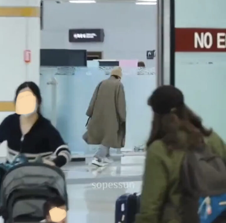 Netizens criticize HYBE after seeing BTS J-Hope walking around alone to find his luggage