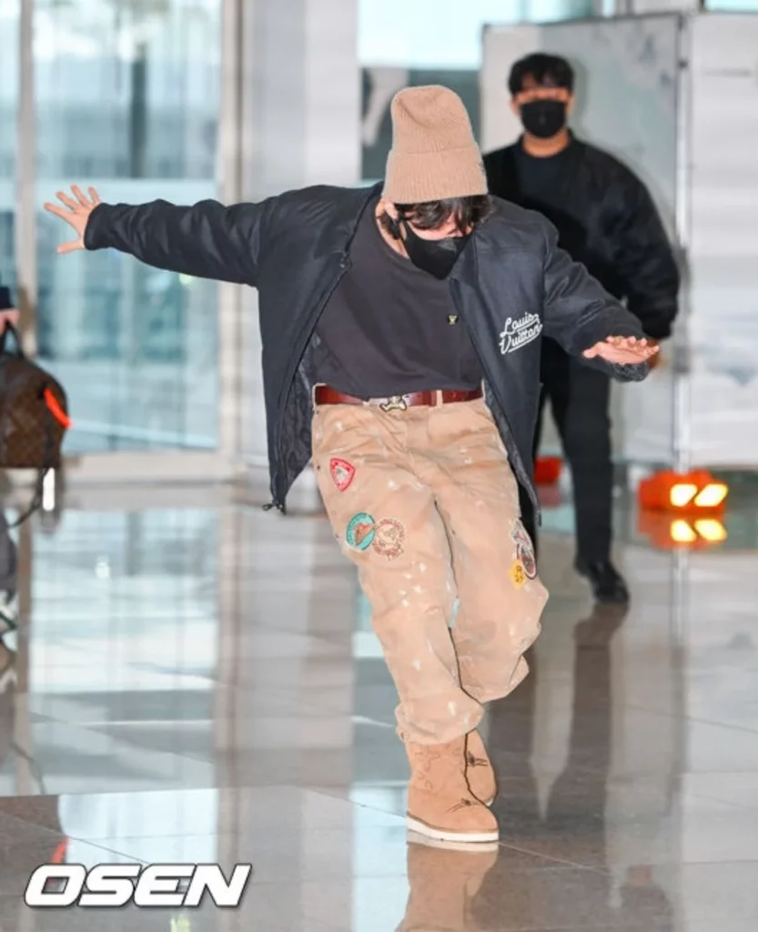 Netizens are going crazy over BTS J-Hope's airport fashion – Pannkpop