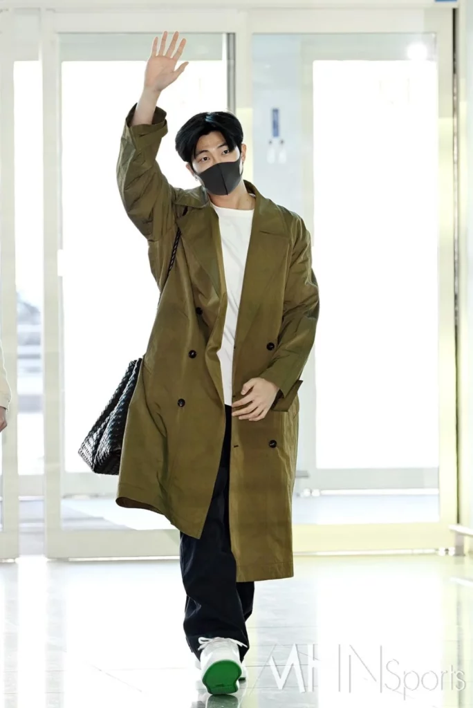 Kim Namjoon Source on X: 📍Harper's Bazaar Taiwan IG #RM arrived in Milan  ❤️‍🔥BTS leader @/rkive wore BOTTEGA VENETA outfit, heading to Milan  Fashion Week for the first time to watch the