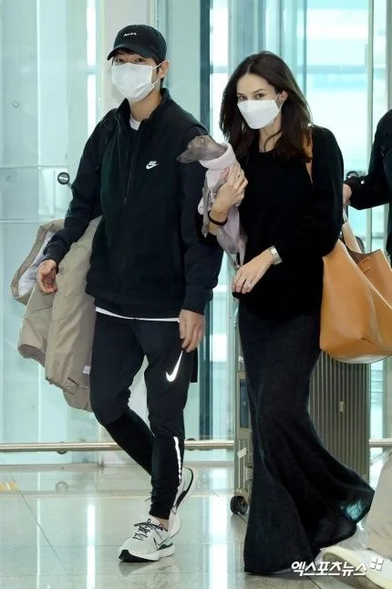 Netizens react to Song Joong Ki going to Hungary with his wife