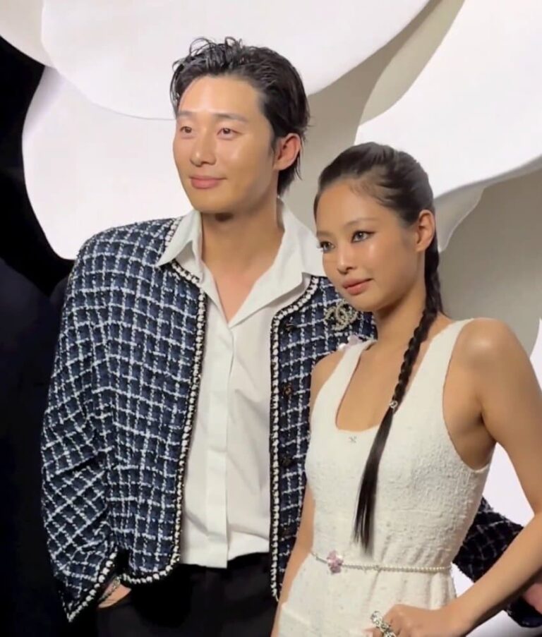 Jennie and Park Seo Joon two-shot at the Chanel show