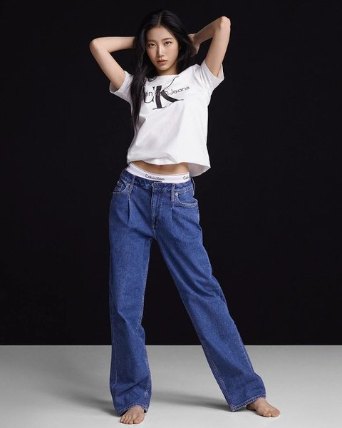 "Didn't Jungkook fans who are targeting the Calvin Klein ambassador downvote this post?" LE SSERAFIM Kazuha's new Calvin Klein photoshoot