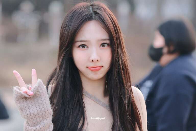 Nayeon isn't aging, she still looks like her during her debut days