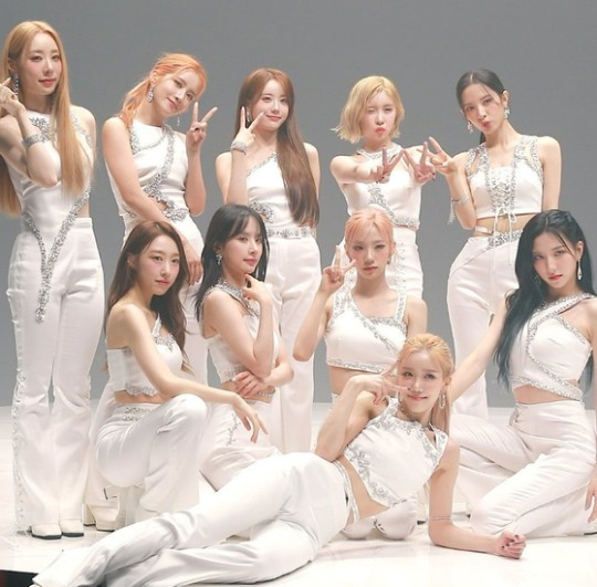 Cosmic Girls, 8 members renew their contracts except Luda, Dawon and 3 Chinese members