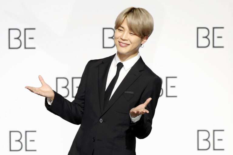 Netizens react to an article saying that BTS Jimin is facing with divided opinions about his achievements on the Billboard Hot 100