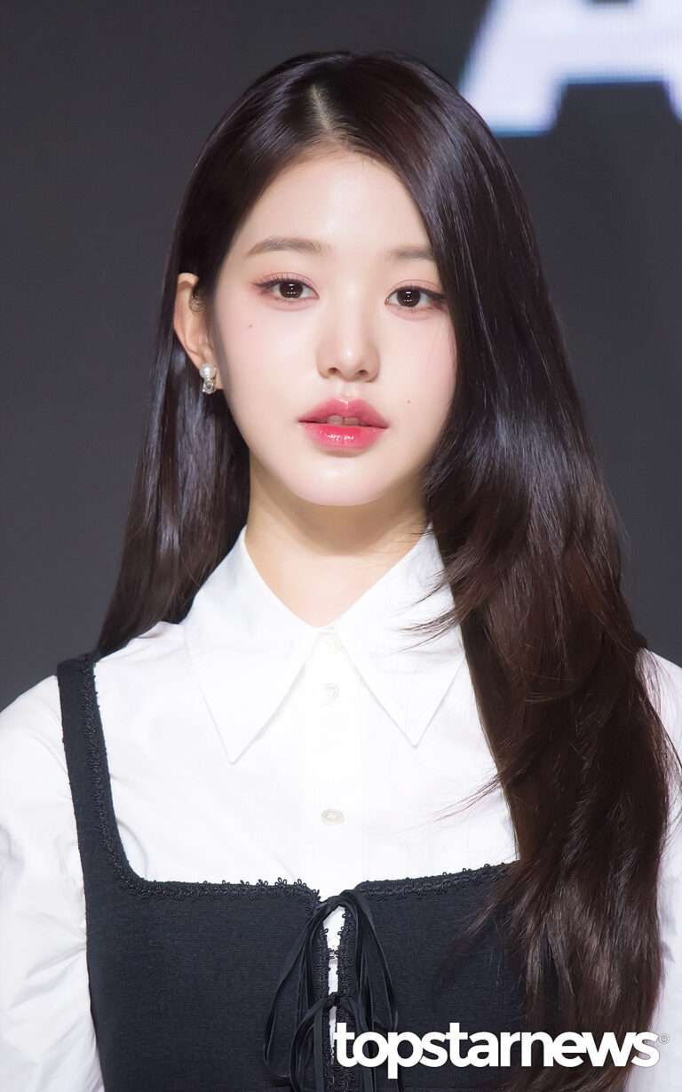 IVE Jang Wonyoung's journalist pictures at the press conference for their comeback