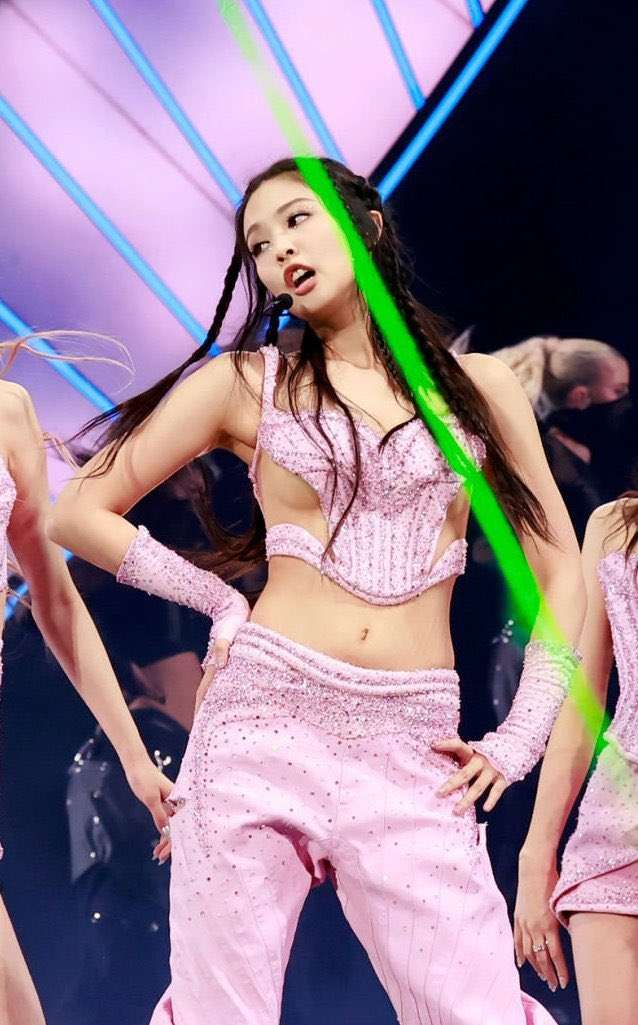 Jennie wore underboob outfit at Coachella