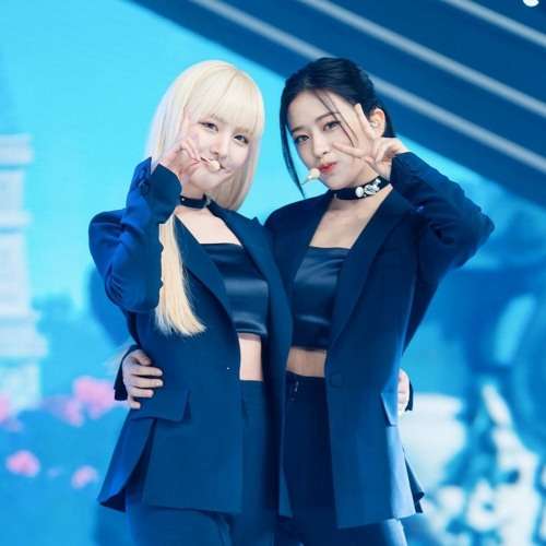 Netizens praise Liz and Yujin for singing 'I AM' live so well