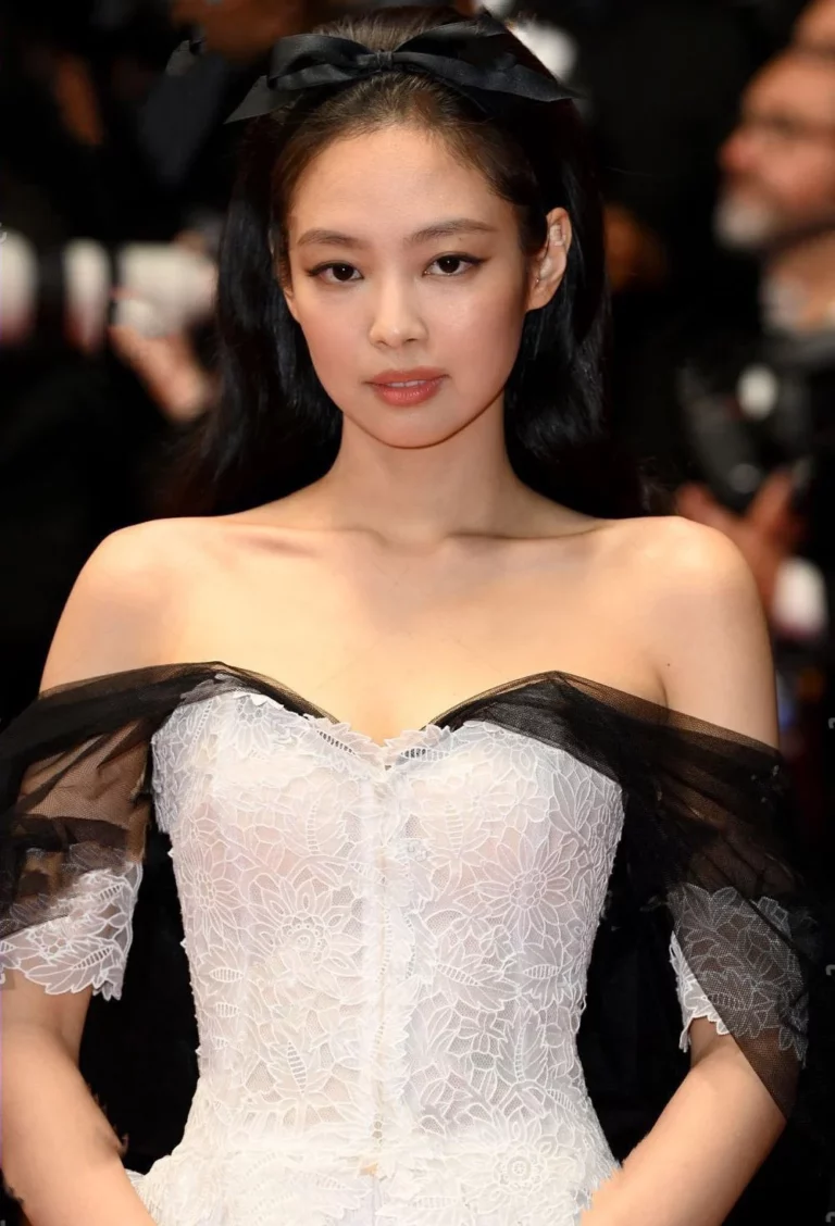 Netizens are disappointed with BLACKPINK Jennie's outfit and makeup at Cannes Film Festival