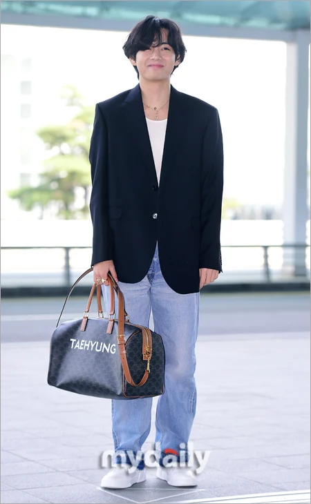 Loved Taehyung's airport look for Paris? Here are 8 airport styles inspired  by V