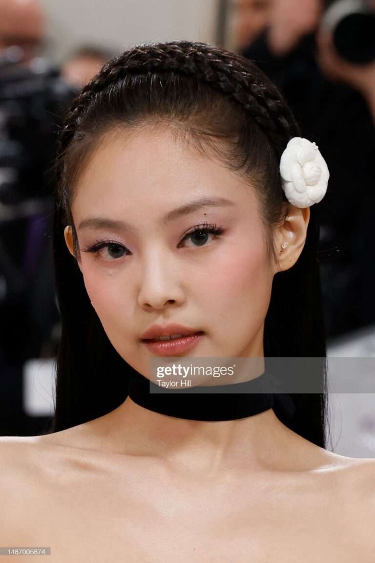 Netizens react after seeing Jennie's scar on her face