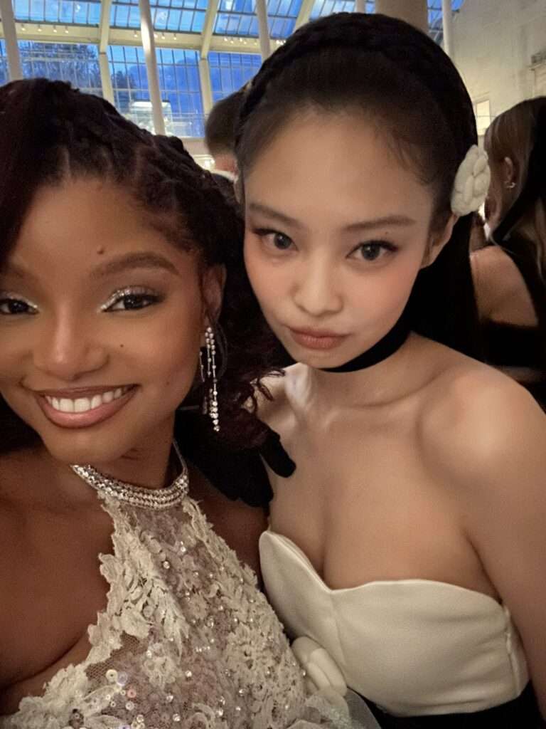 BLACKPINK Jennie and the actress of The Little Mermaid two-shot