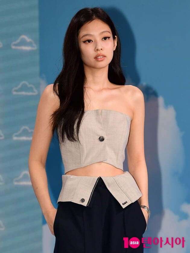 Industry officials say that Jennie decided to appear in 'The Idol' on her own and YG didn't interfere