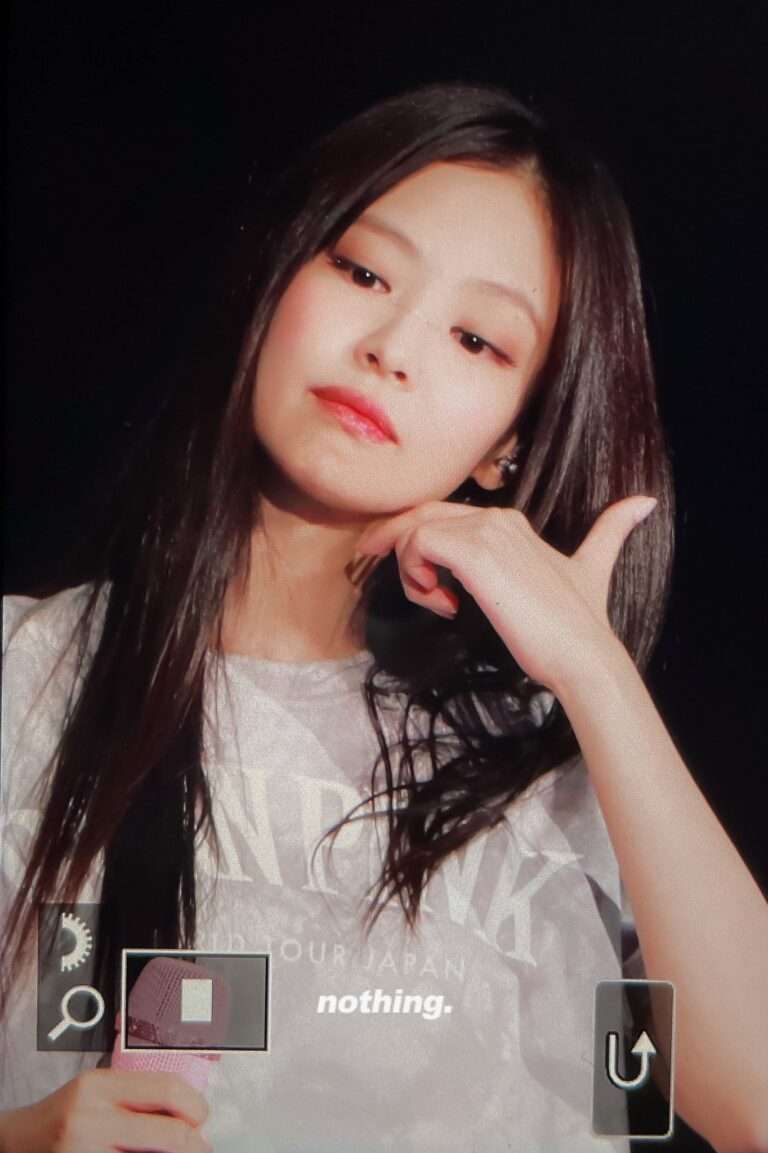 Jennie was crazy with her straight hair in Japan today