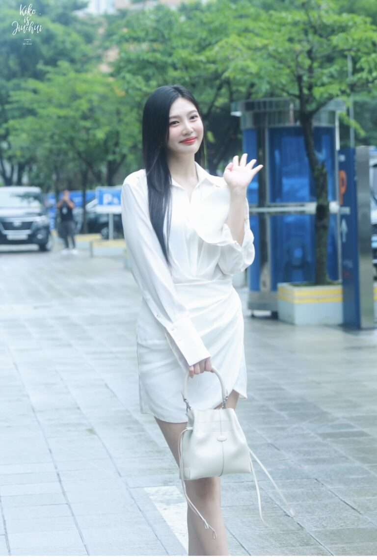 Netizens are shocked after seeing Joy back on her way to work
