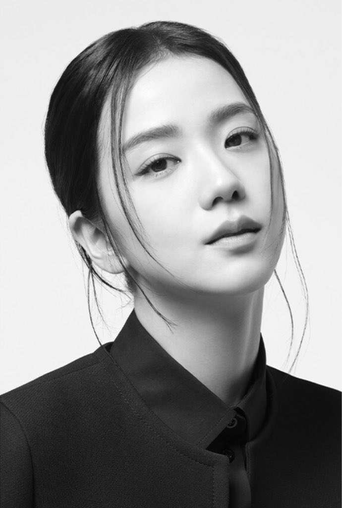 Netizens admire that Jisoo suits Dior perfectly