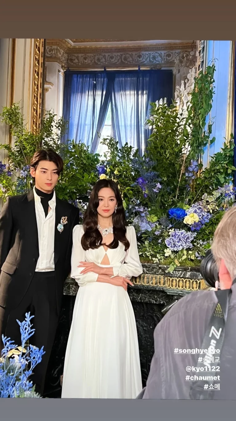 Two-shot of Song Hye Kyo and Cha Eunwoo attending the Chaumet event